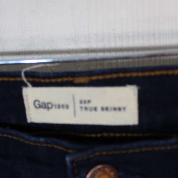 Gap Dark Wash True Skinny Jeans — Size 25P - Picture 6 of 8